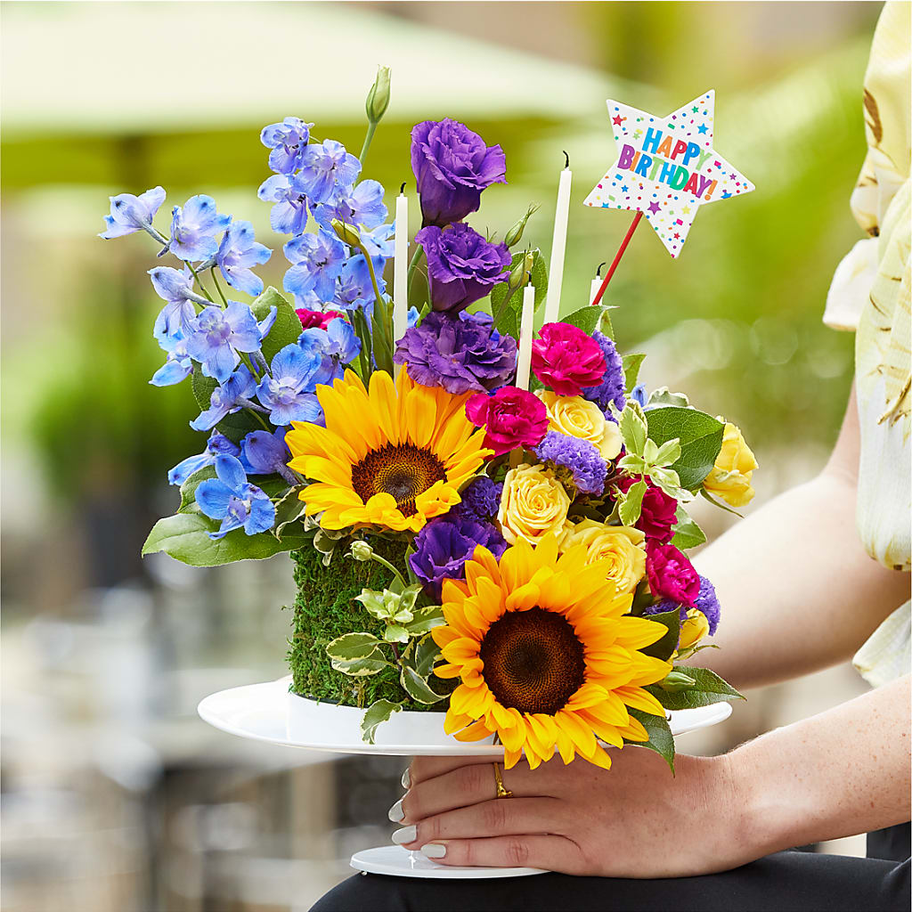 Star of the Day Floral Cake – Meramec Florist, Steelville MO