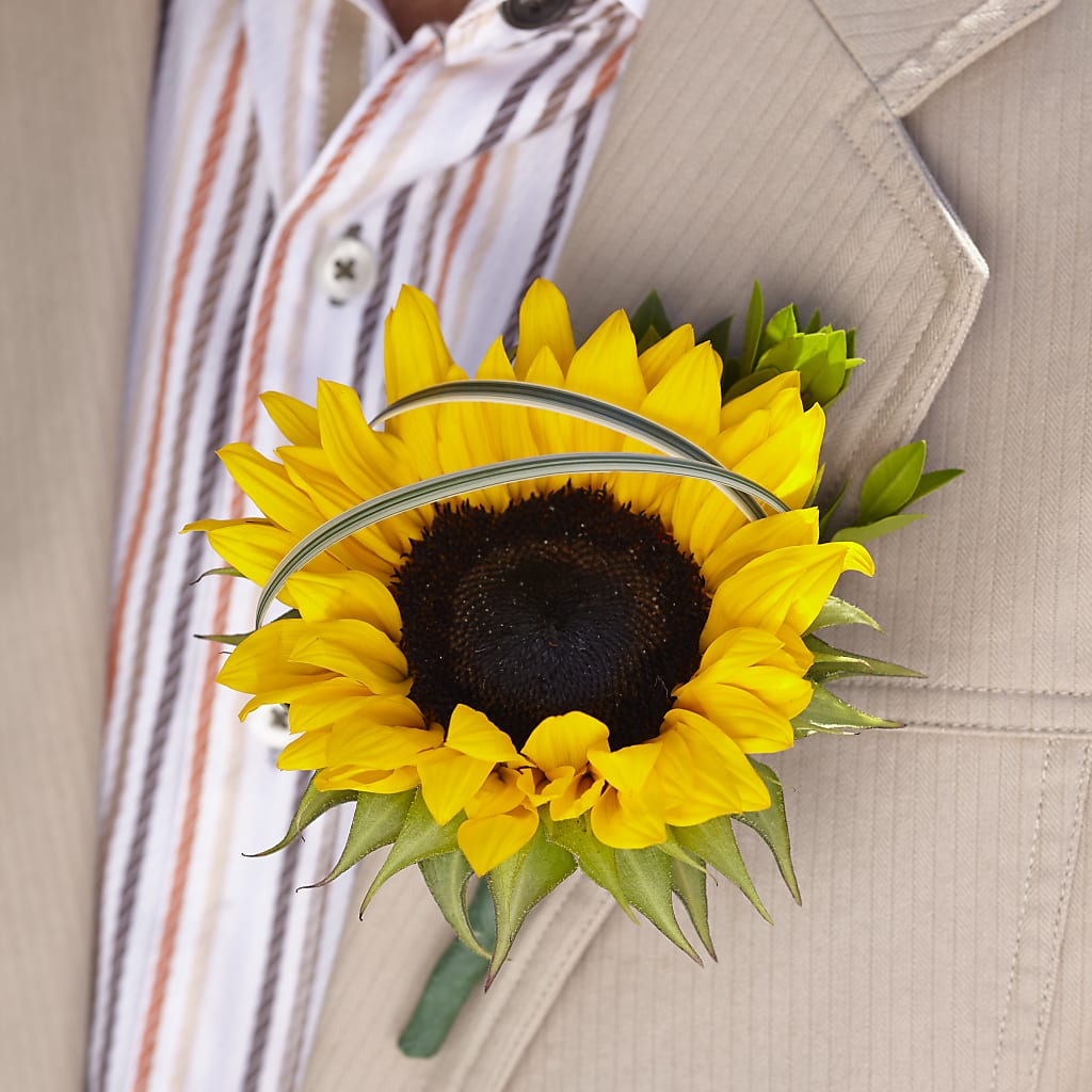 Free Spirit Boutonniere – Meramec Florist, Steelville MO
