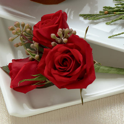 Red Spray Rose Boutonniere –  Meramec Florist, Steelville MO